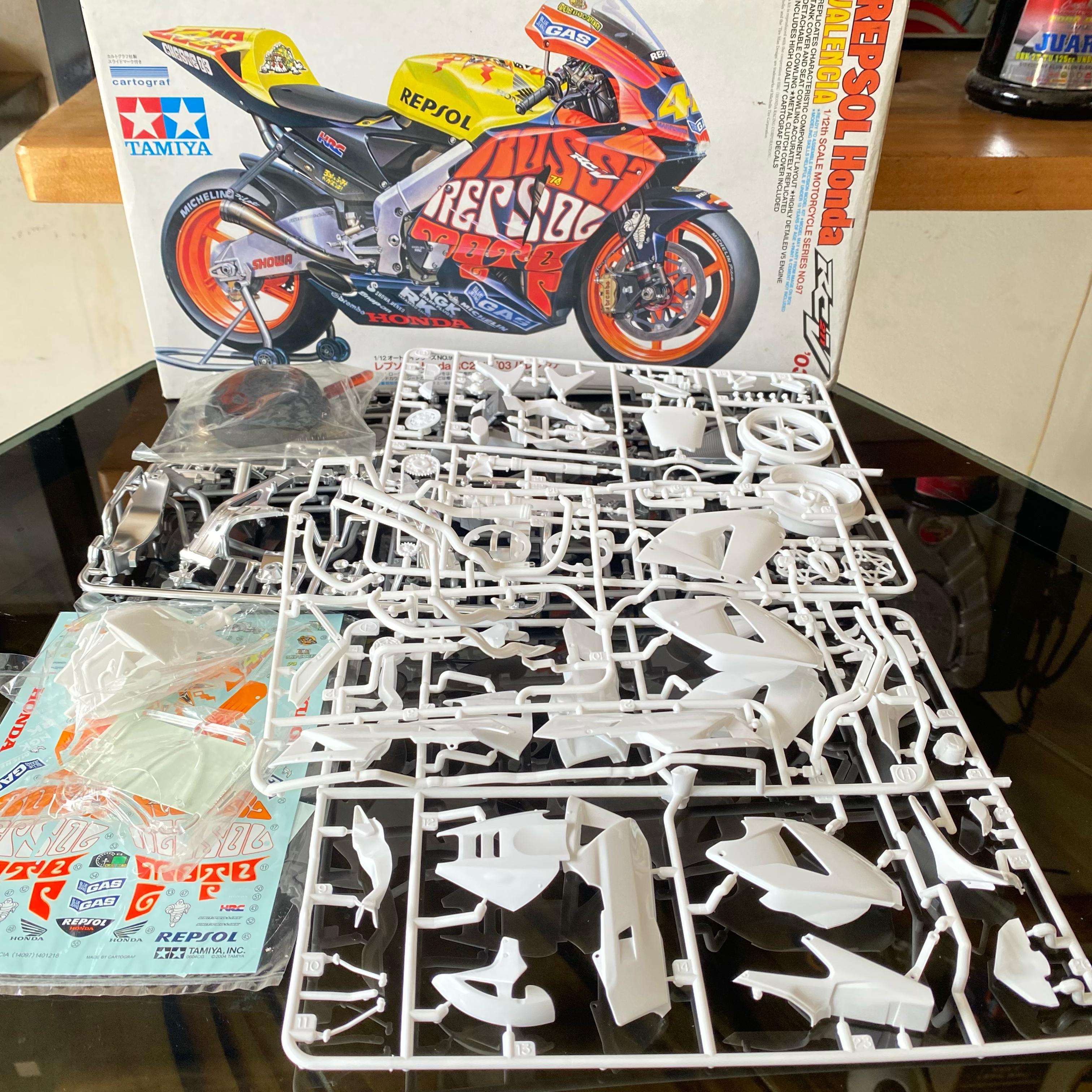 DIECAST TAMIYA HONDA RC211 2003 VALENTINO ROSSI